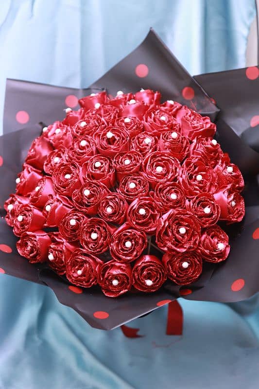 Satin roses bouquet with glitter 0