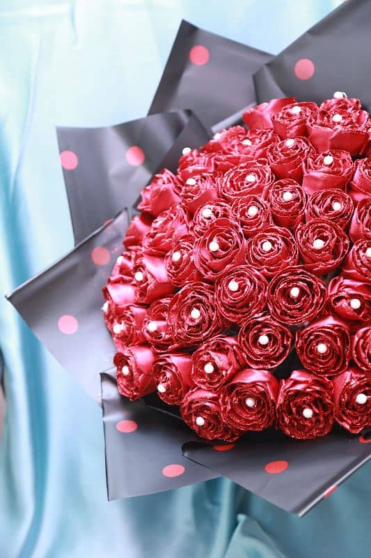 Satin roses bouquet with glitter 3