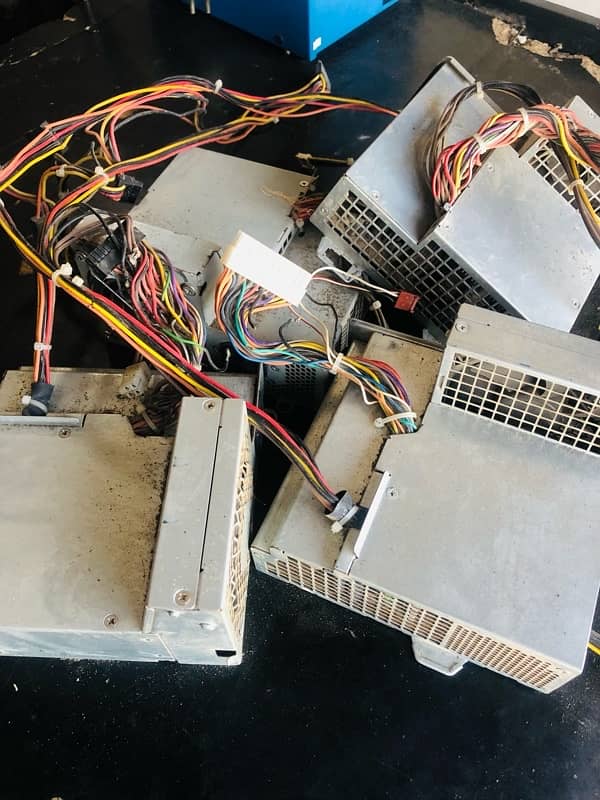 computer sapply 12 volt cooler bhi Chala skti hai speed k sath 1