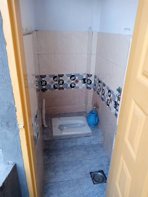 1 room washroom available for rent in khanna pull sanam chok 0