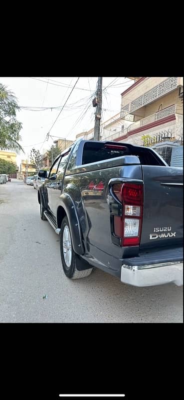 Isuzu D-Max V-Cross 2019 12