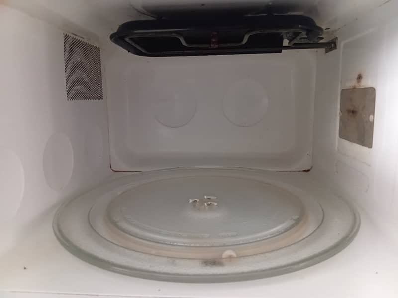 Dawlance Microwave 52 Liter 1