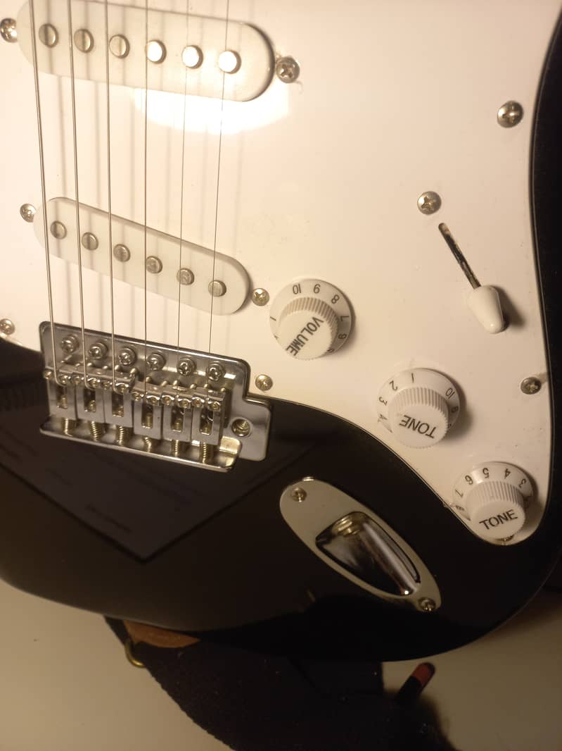 electric guitar with amp (NEW) urgent !!!!  +923338573728 2