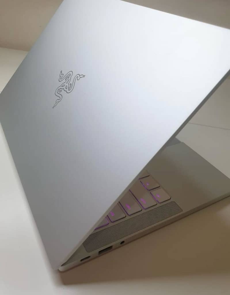 I7 Razer Blade 15 Studio Edition 10