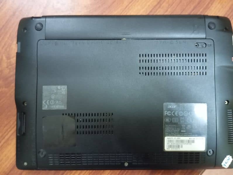 Acer Aspire v5 4 GB ram 556 rom 0