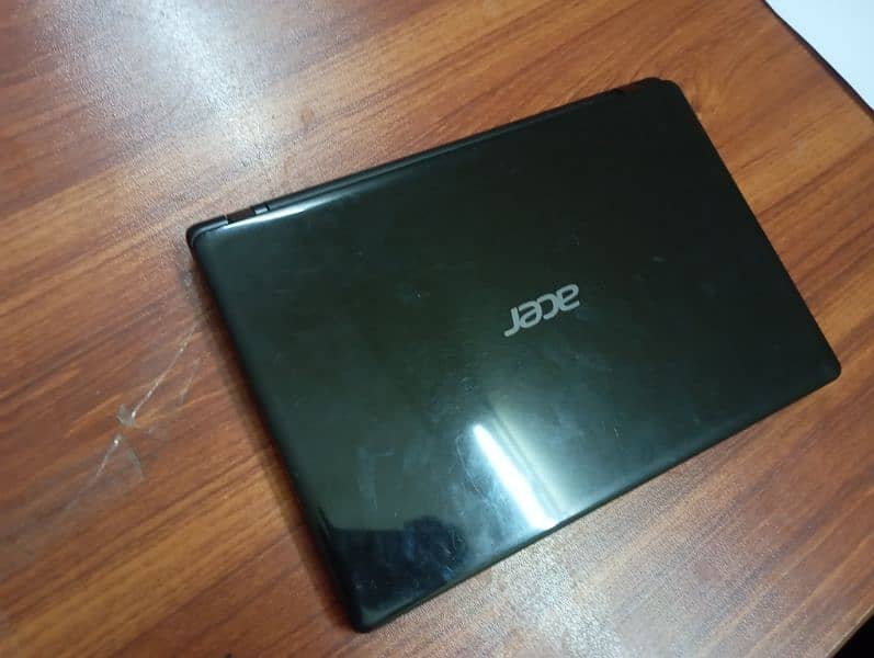 Acer Aspire v5 4 GB ram 556 rom 1