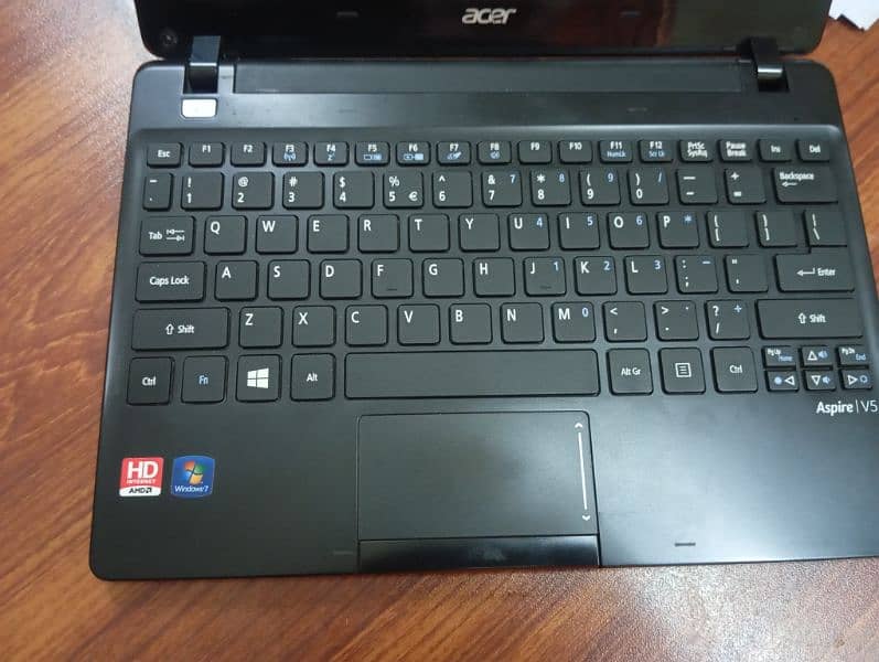 Acer Aspire v5 4 GB ram 556 rom 2