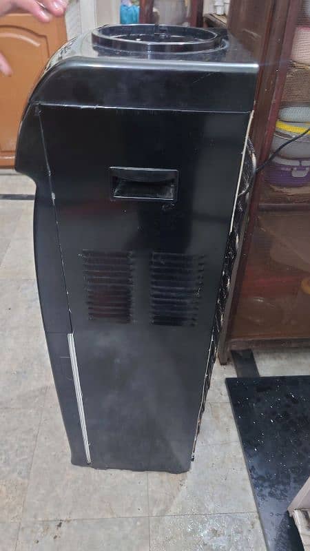 orient water dispenser for sale in good condition 2