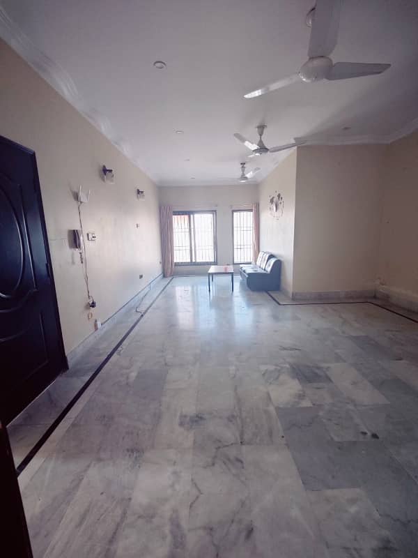 Upper Portion Available For Rent 4 Bed DD DHA Phase 7ext Near Fatima masjid 2