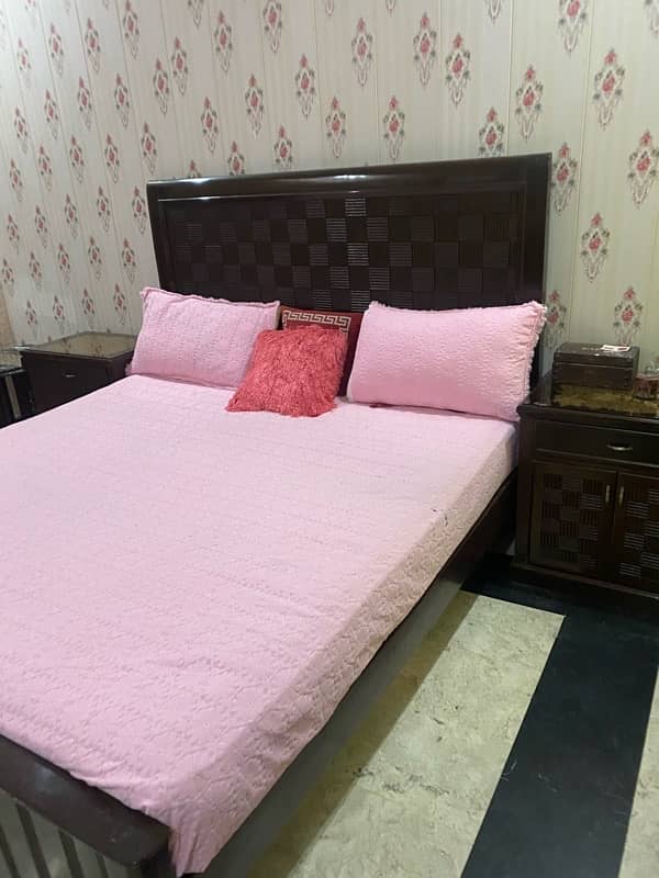 Wooden bed set with vanity 3