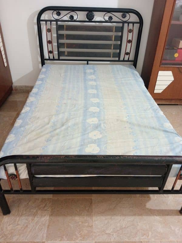 Iron queen size bed 2