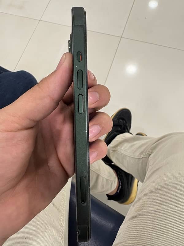 iphone 13 alpine green 2