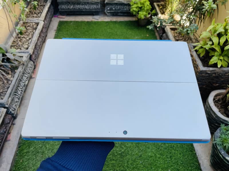 Microsoft Surface Pro 4 i5-6th Gen 8/256 1