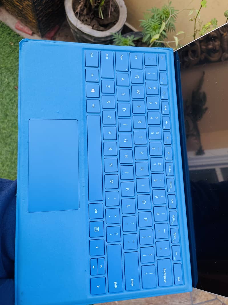 Microsoft Surface Pro 4 i5-6th Gen 8/256 6