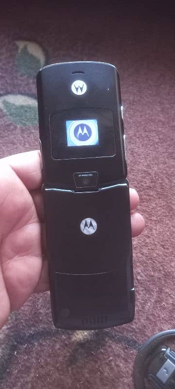 Motorola fone v3 . sath me Bluetooth or saman 1