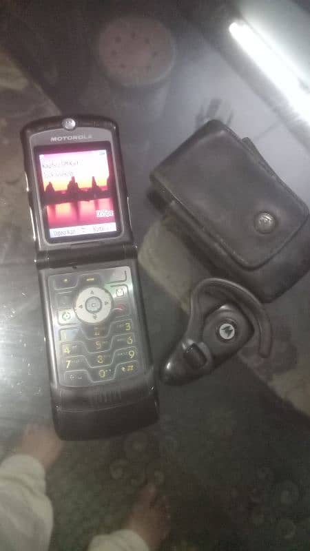 Motorola fone v3 . sath me Bluetooth or saman 7