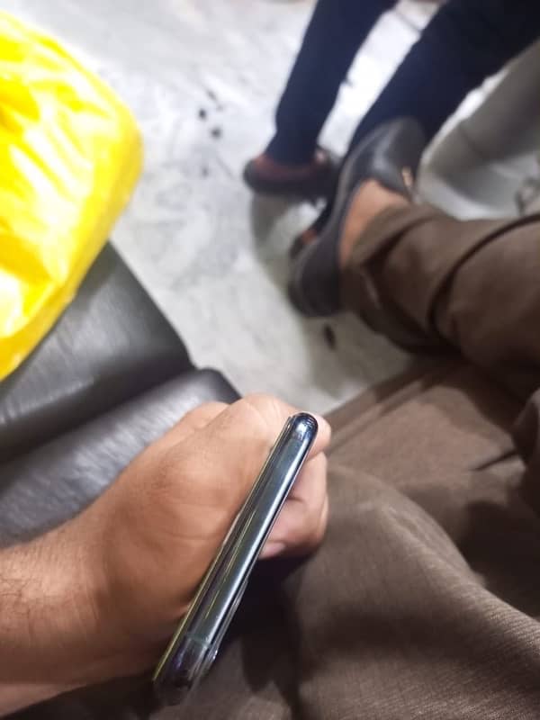 Iphone 11 pro max duwal Pta apporved 3