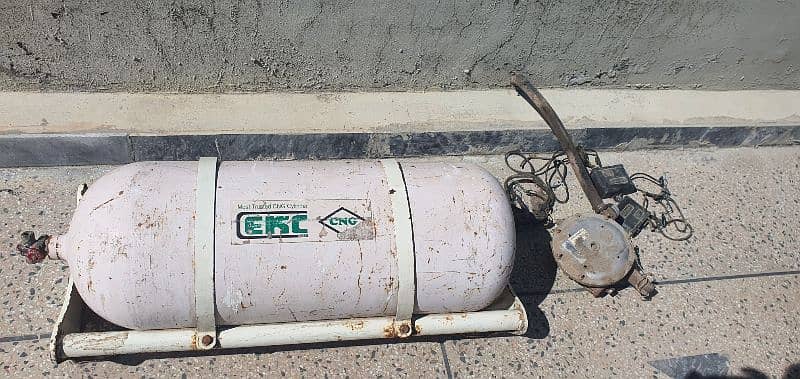 CNG Cylinder with all accessories 0