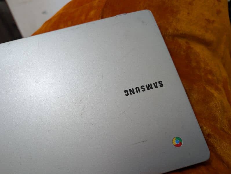 Samsung Chromebook with 32gb storage good condition 2