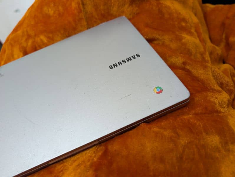 Samsung Chromebook with 32gb storage good condition 3