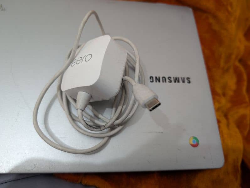 Samsung Chromebook with 32gb storage good condition 4