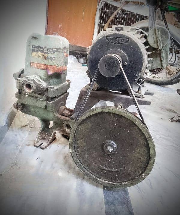 Two water pump in 10/10 condition 0