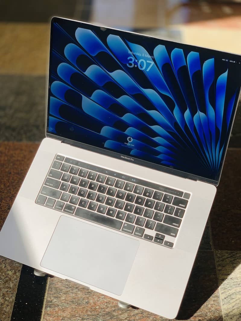 MacBook Pro 2019 (16-inch) – Core i7 | 32GB RAM | 1TB SSD. 12