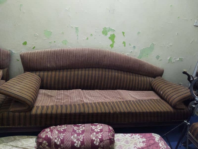 sofa set seven seater in good condition 1