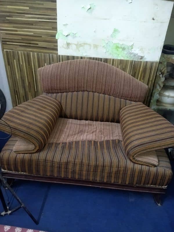 sofa set seven seater in good condition 2