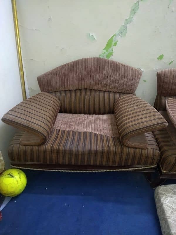 sofa set seven seater in good condition 3