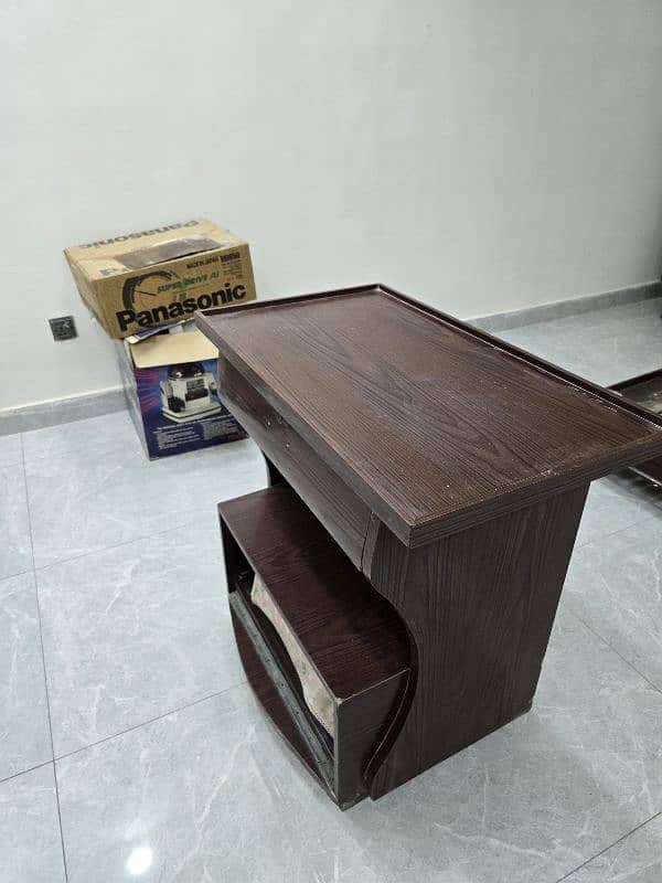 Table With drawers 1