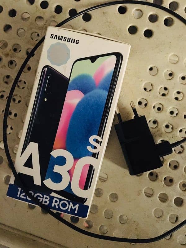 Samsung A30s.  4gb/ 128gb 0