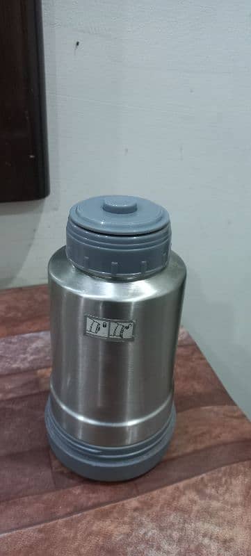 Tommee Tippee 500ml travel bottle/ Thermos 8