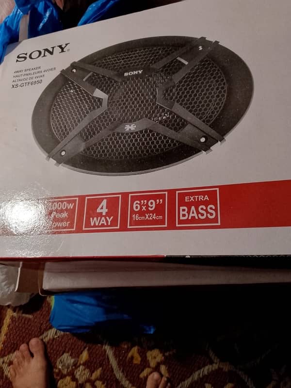 4 speaker with box read ad cearfully 1