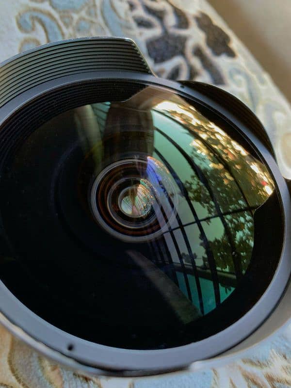 Canon Fisheye EF 15mm f/2.8 Autofocus Lens 1