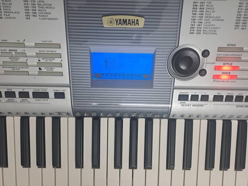 Yamaha PSR-I425 2