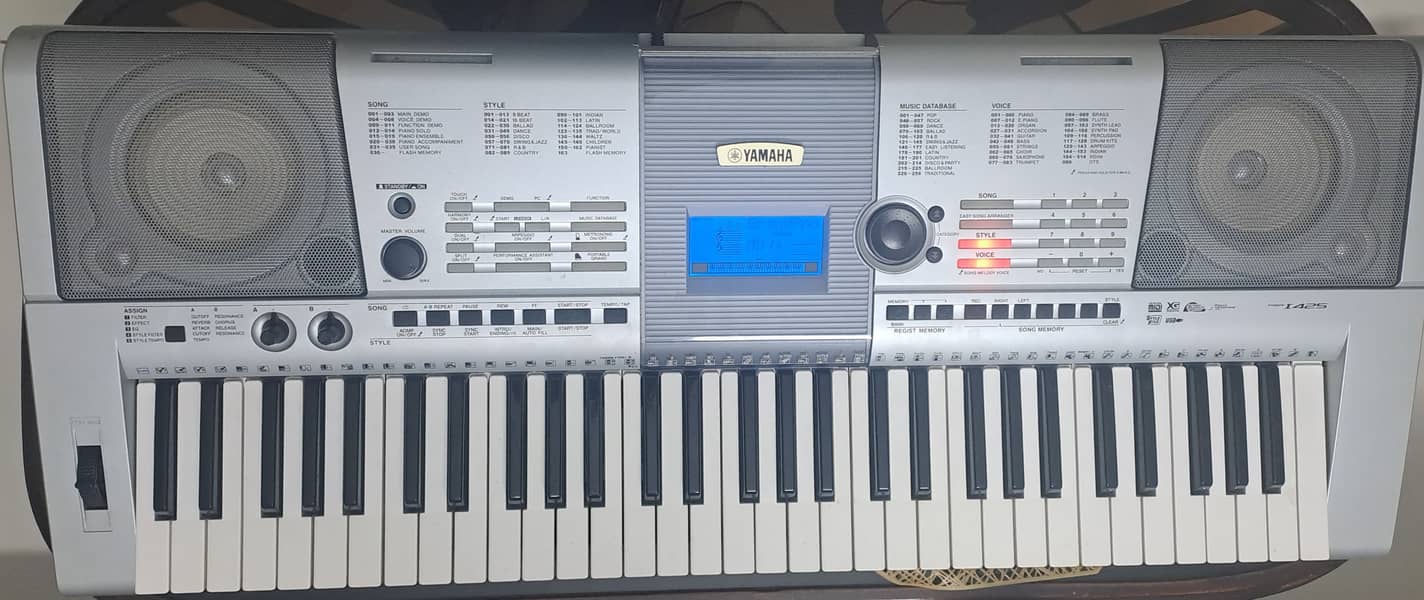 Yamaha PSR-I425 0