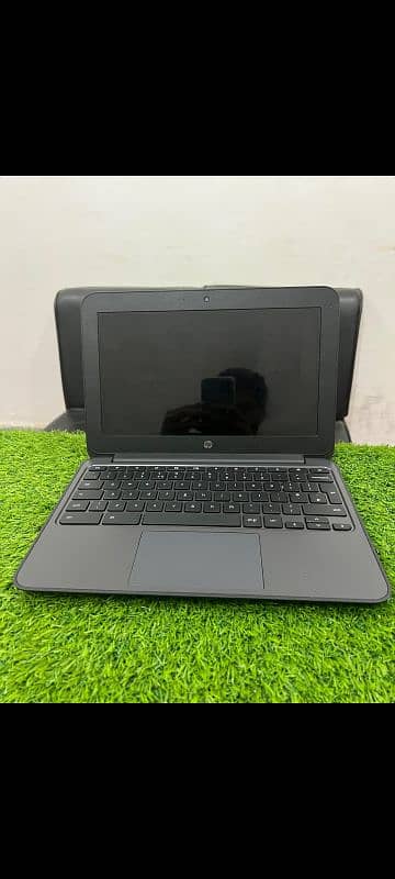 Hp G5 chromebook  Touch screen  New condition  Playstore built in 1