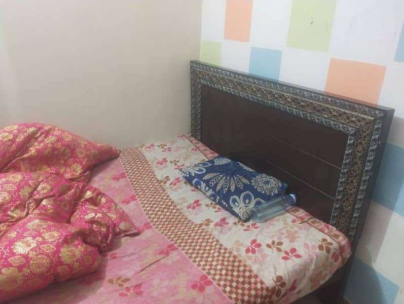 buhat sasta achi condition main double bed and mattress 2