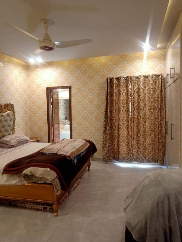 10 Marla Used House Available For Sale In Bahria Town Lahore. 10