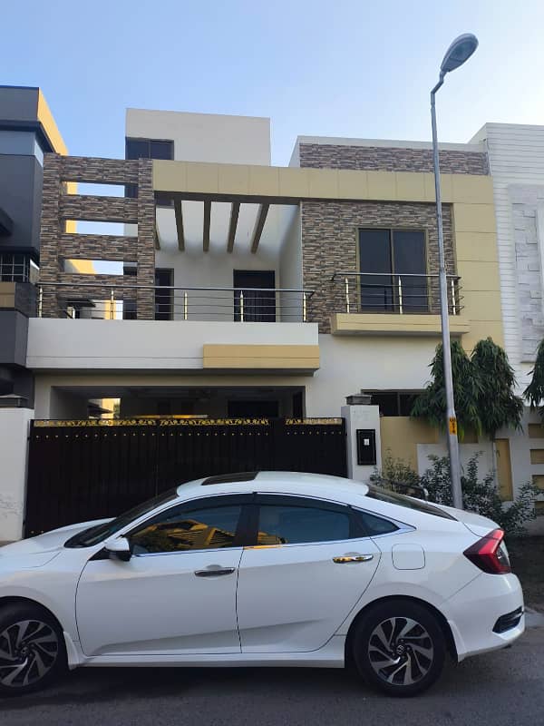 8 Marla House For Sale In Usman Block Bahria Town Lahore. 0