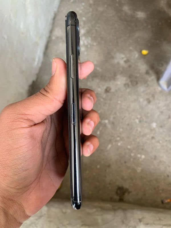 IPHONE 11 PRO MAX 2