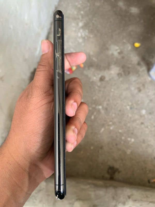 IPHONE 11 PRO MAX 4