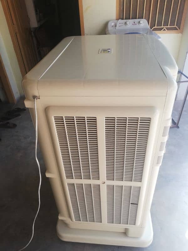 Air cooler vip condition 1 year use Kiya contact 03024272030 3