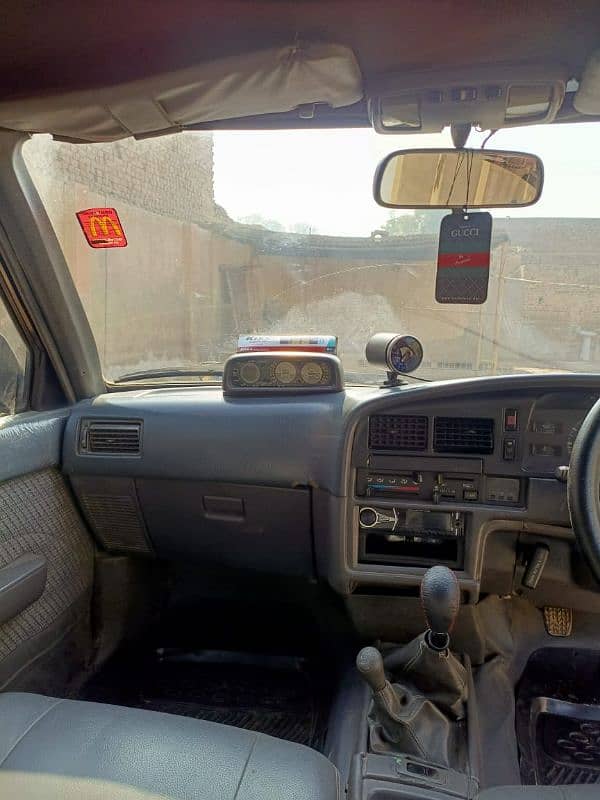 Hilux Double Cabin 16