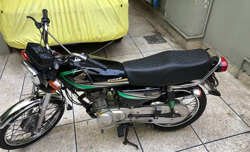 Honda 125 Black (2013) 3