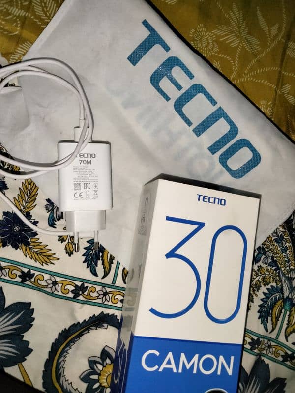 Tecno camon 30 lush condition 12+12 / 256 GB complete box 4