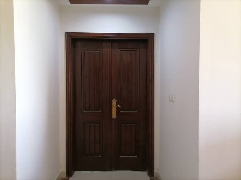 10 Marla 3 Bed Brand New Flat For Sale Askari 11 Lahore 4