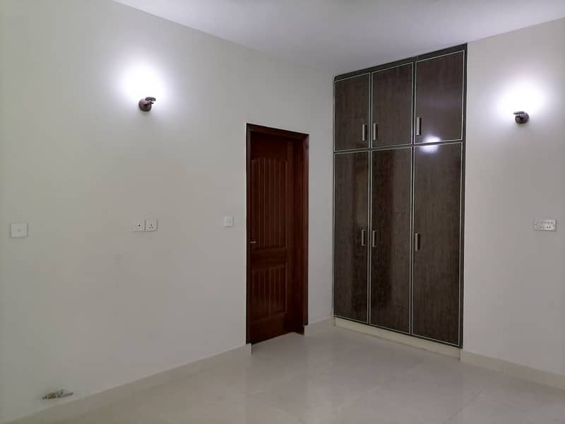 10 Marla 3 Bed Brand New Flat For Sale Askari 11 Lahore 10