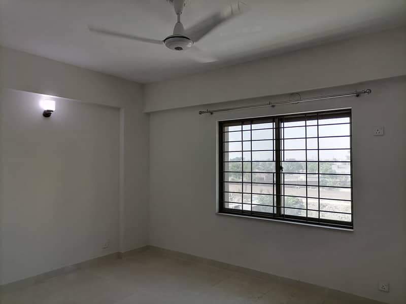 10 Marla 3 Bed Brand New Flat For Sale Askari 11 Lahore 14